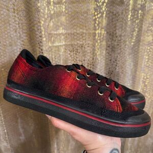 Keen Women's Elsa IV Red Black Plaid Wool Flannel Dark Academia Sneakers 7